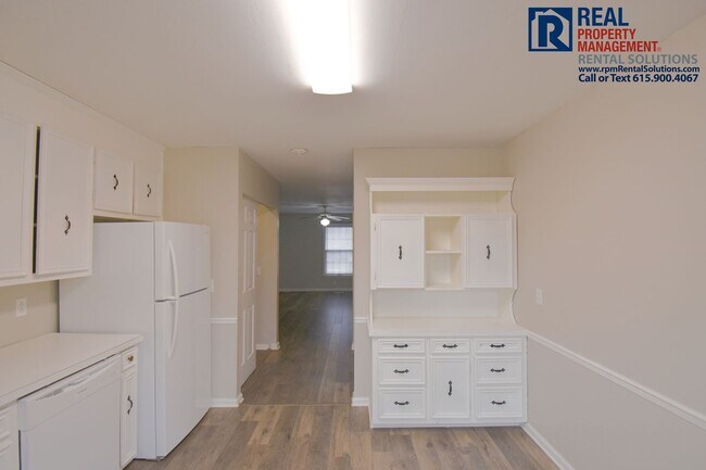 Building Photo - Adorable 2 bed 1 ba duplex in the heart of Murfreesboro!