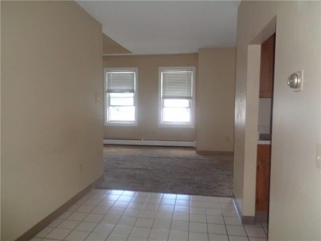 Building Photo - 655 Killingly St