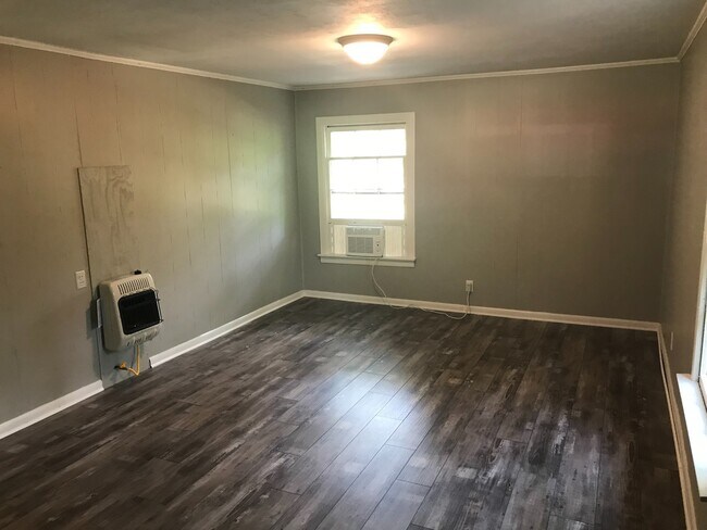 Building Photo - AVAILABLE NOW!