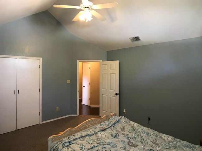 Building Photo - 3B/2B Mcallen ( Ware and Lark )
