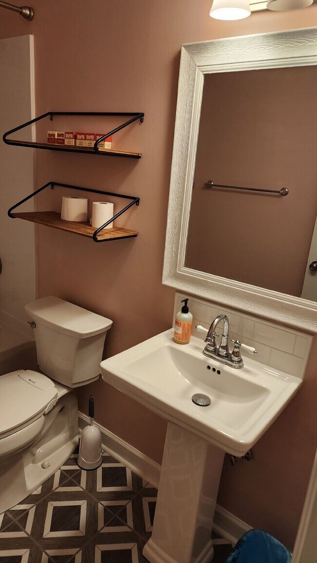 Building Photo - 567 Chaucer Dr