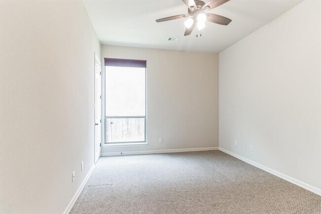 Building Photo - 208 Angus Dr