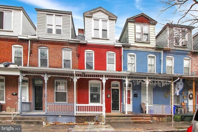 Building Photo - Coming Soon - Spacious 4-Bedroom Home in U...
