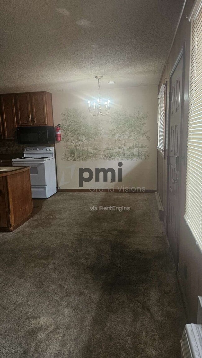 Building Photo - 955 4th St