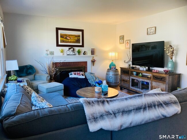 Building Photo - 16 Farview Ave