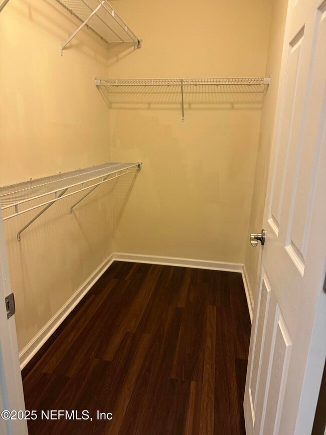 Building Photo - 398 Richmond Dr