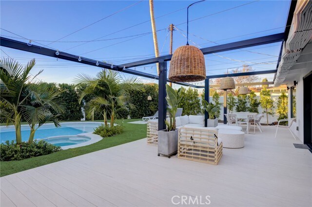 Building Photo - 8161 Encino Ave