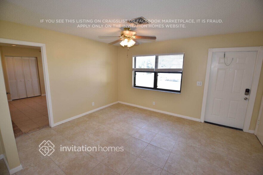 Building Photo - 9014 Fashion Pl