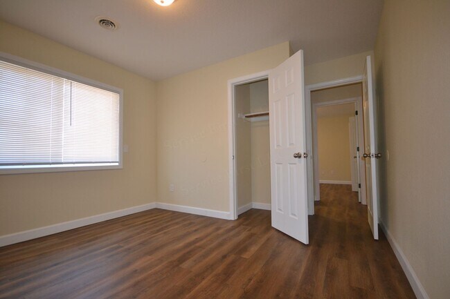 Building Photo - Bearcat Apartment