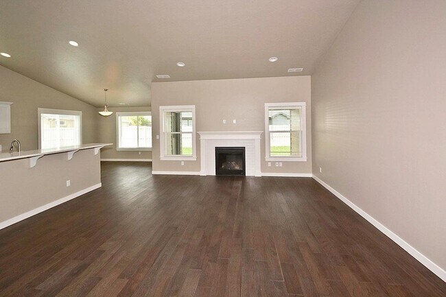 Building Photo - Single Level 3 Bedroom 3 Bathroom Home in South Meridian