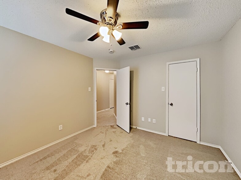 Building Photo - 807 Castlewick Ct