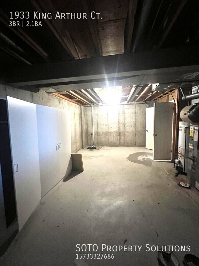 Building Photo - 1933 King Arthur Ct