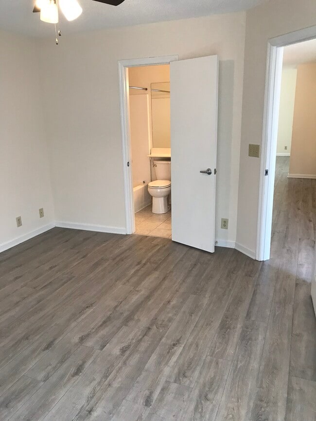 Building Photo - 324 Yorkshire Cir