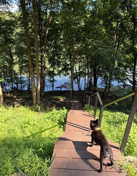 Building Photo - 916 E End Rd