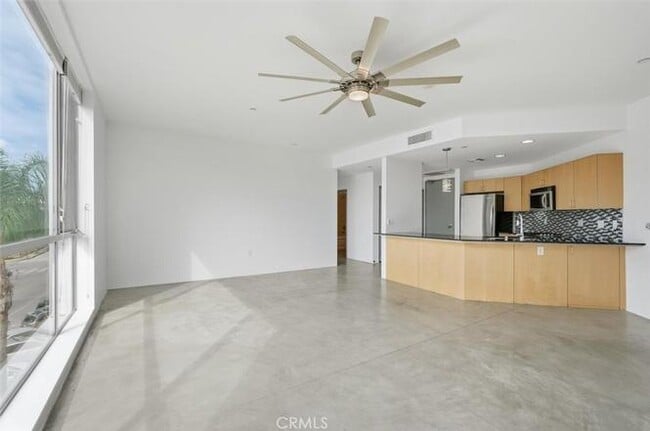 Building Photo - 285 W 6th St