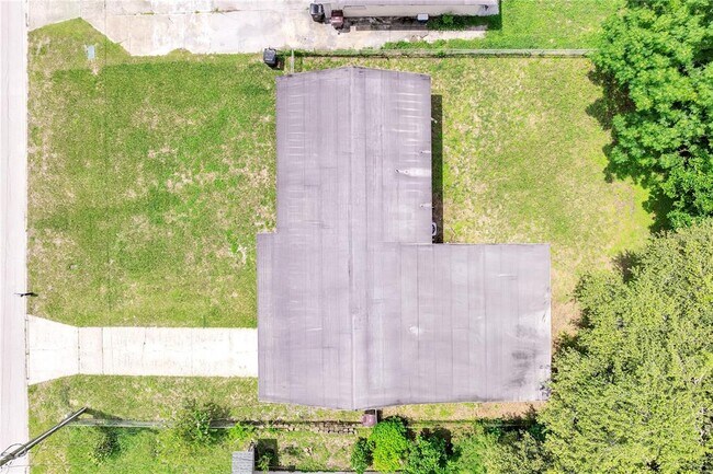Building Photo - 1040 San Luis Dr