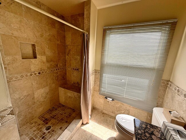Building Photo - 1013 Pear Tree Ln