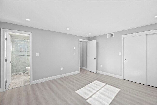 Building Photo - 245 Elm St