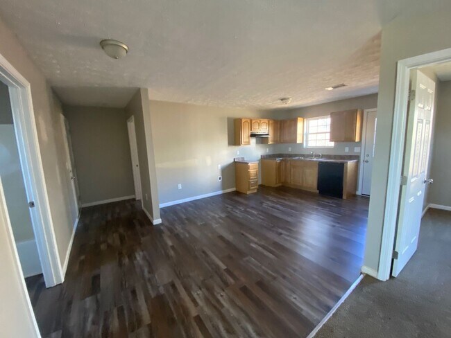 Building Photo - Spacious home in White Pine