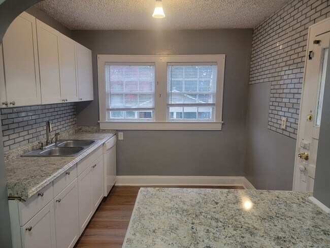 Building Photo - 1364 Carnegie Ave