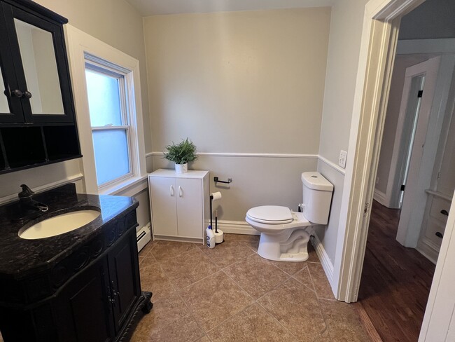 Upstairs bathroom - 4301 Tejon St