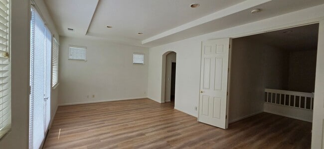 Building Photo - 4195 Peninsula Point Dr