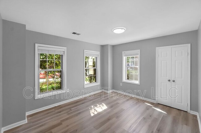 Building Photo - 2170 Kings Garden Way