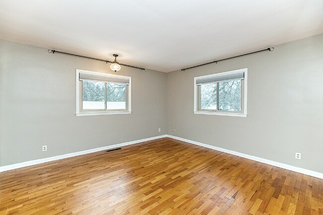 Building Photo - 4682 Huron Hill Dr