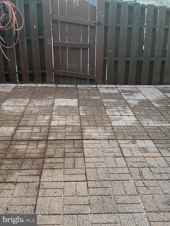 Building Photo - 8326 Glastonbury Ct