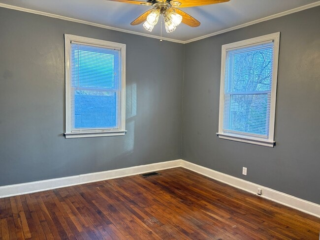 Building Photo - 2 Bedroom, 1 Bathroom House in Winston-Salem!