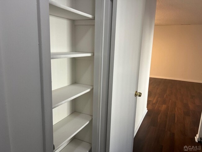 Building Photo - 1019 Ravens Crest Dr