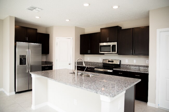 Building Photo - 552 Argyll Dr