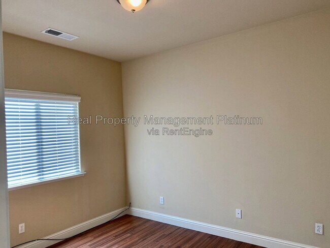 Building Photo - 8616 N Garden Ave