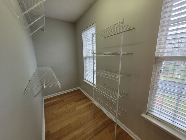 Building Photo - Great 2 Bedroom 2 Bath Townhouse