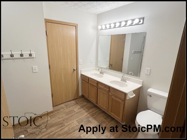 Building Photo - 2193 Rustic Ledge Dr