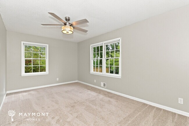 Building Photo - 397 Oakridge Dr SE