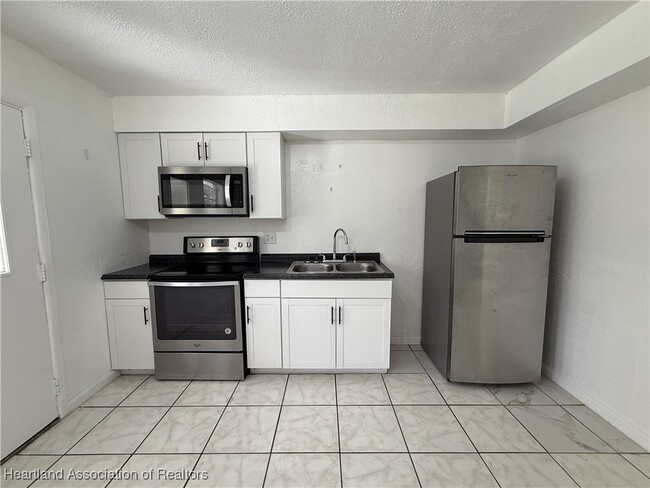 Building Photo - 618 Lake Groves Rd NW