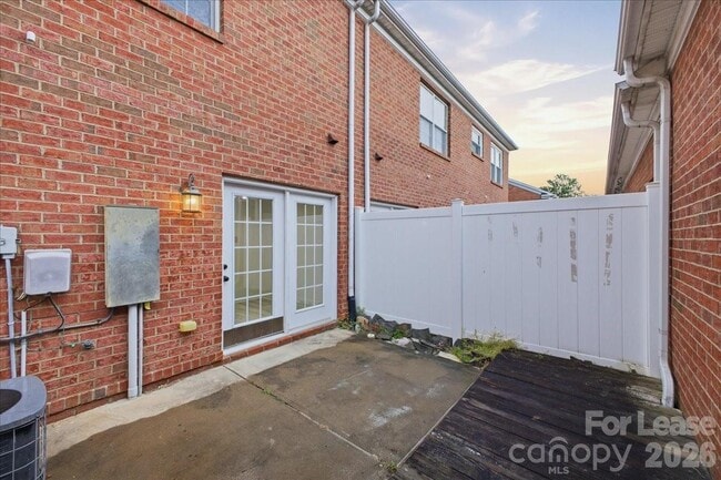 Building Photo - 6928 Creft Cir