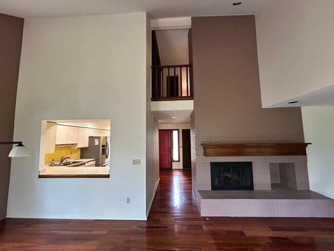 Building Photo - Gorgeous 4 Bedroom Townhome Steps from Boulder Country Club