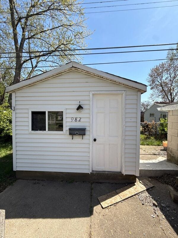 Building Photo - 982 Antwerp Rd