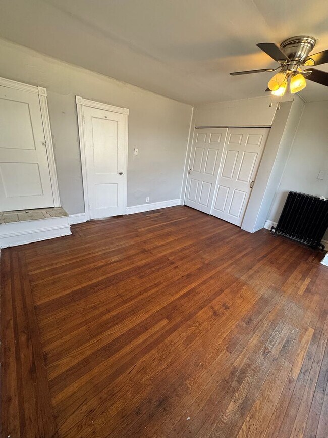 Building Photo - Charming 3BR Home with Private Fenced Yard  Cozy Comfort