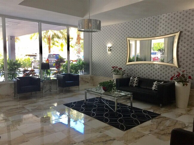 Building Photo - 1255 Collins Ave
