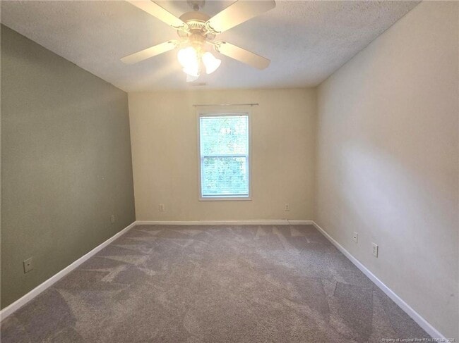 Building Photo - 410 Roundtree Dr