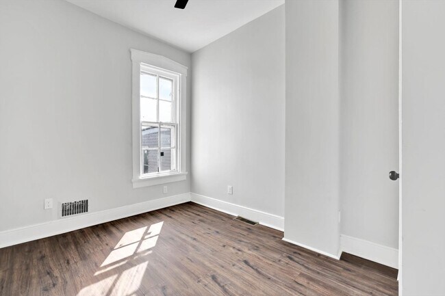 Building Photo - 4 Bedroom 2 Bath Home for Rent in SoWe Nei...