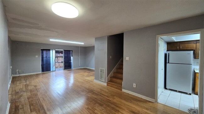 Building Photo - 7913 Grove Ridge Dr