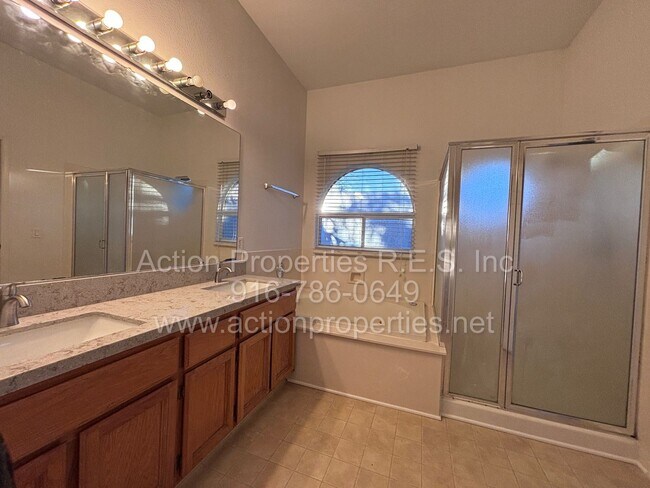 Building Photo - Updated 4 Bed, 2 Bath - 3 Car Garage - New Flooring - Close to Schools, Parks, and Shopping!