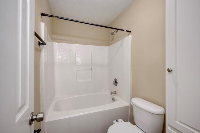 Building Photo - 153 Photinia Dr