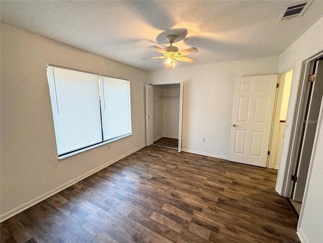Building Photo - 2300 SW 43rd St