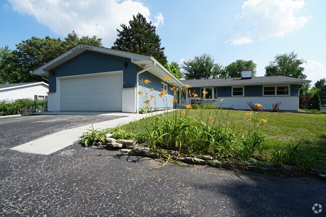 Building Photo - 28W383 Behrs Circle Dr S