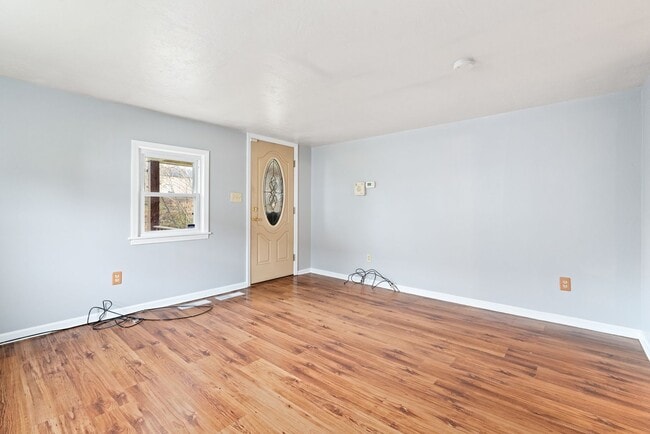 Building Photo - BLACK FRIDAY DEAL! SCORE 50% OFF 1ST MONTH'S RENT IF SIGNED BY NOV. 28! Beautiful 1 Bedroom home ...